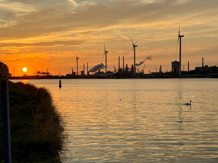 Abend am Nordseekanal mit Sonnenuntergang